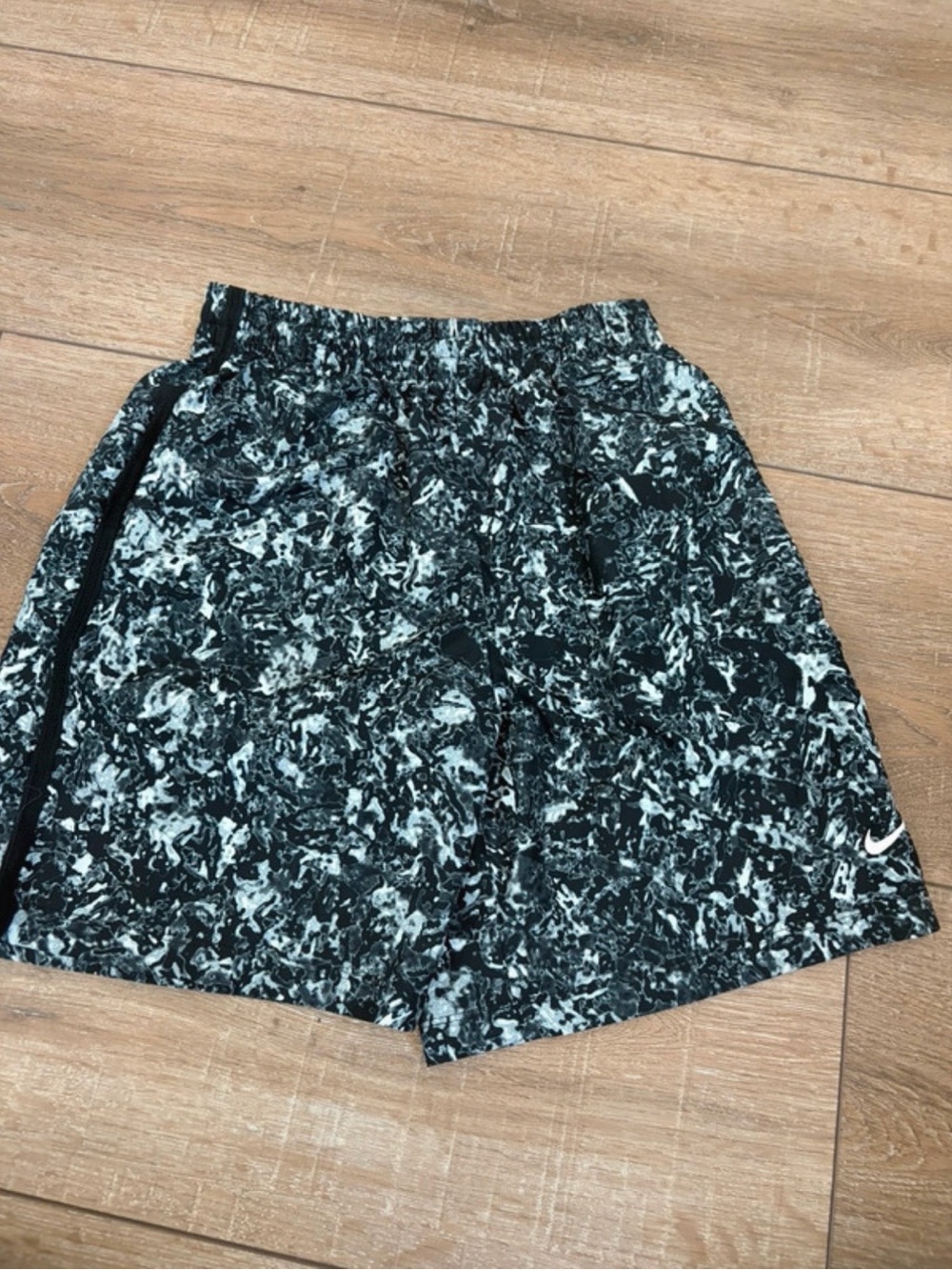 Nike Boys Dri-FIT Abstract Print Athletic Shorts Youth L
